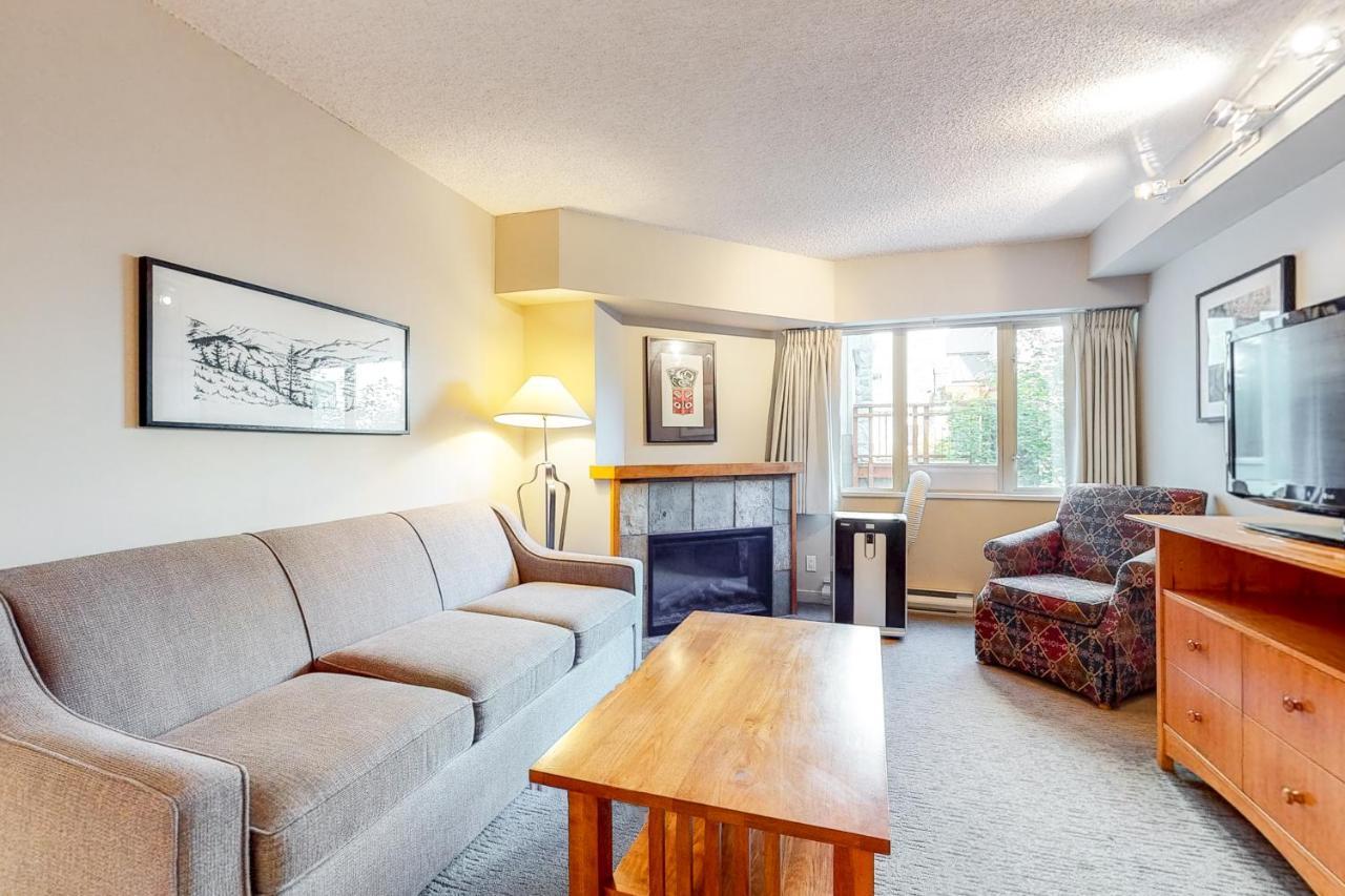Whistler Peak Lodge Room photo