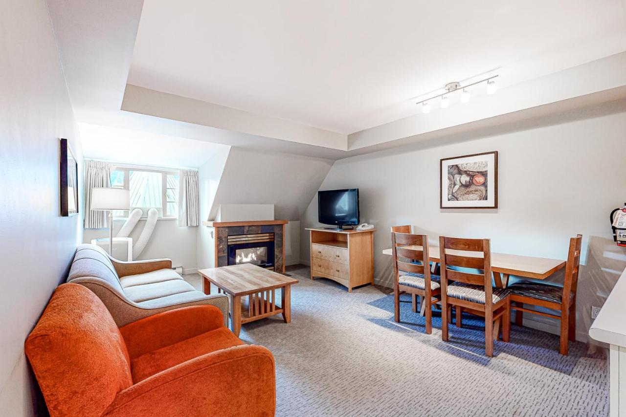 Whistler Peak Lodge Room photo
