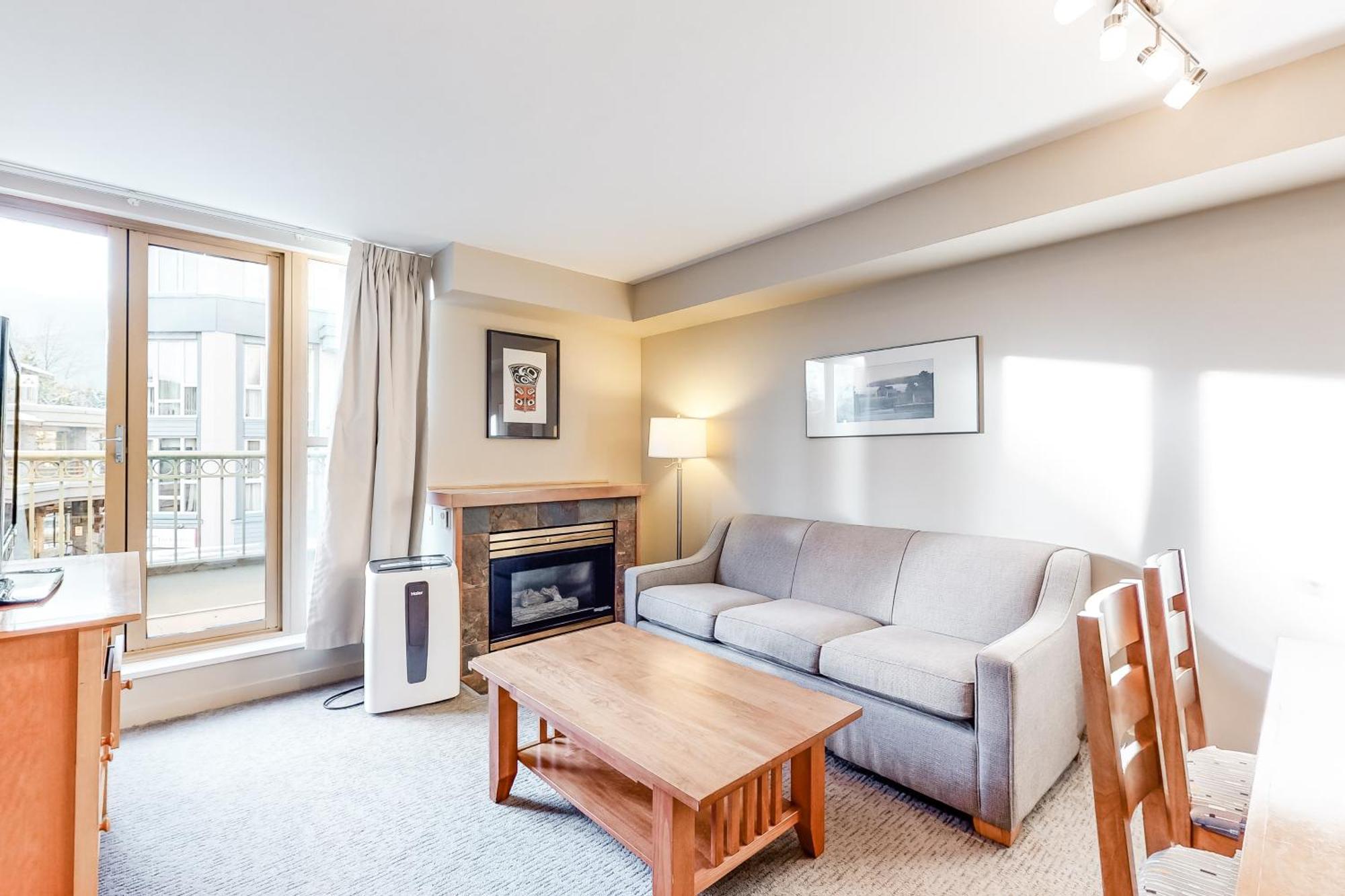 Whistler Peak Lodge Room photo