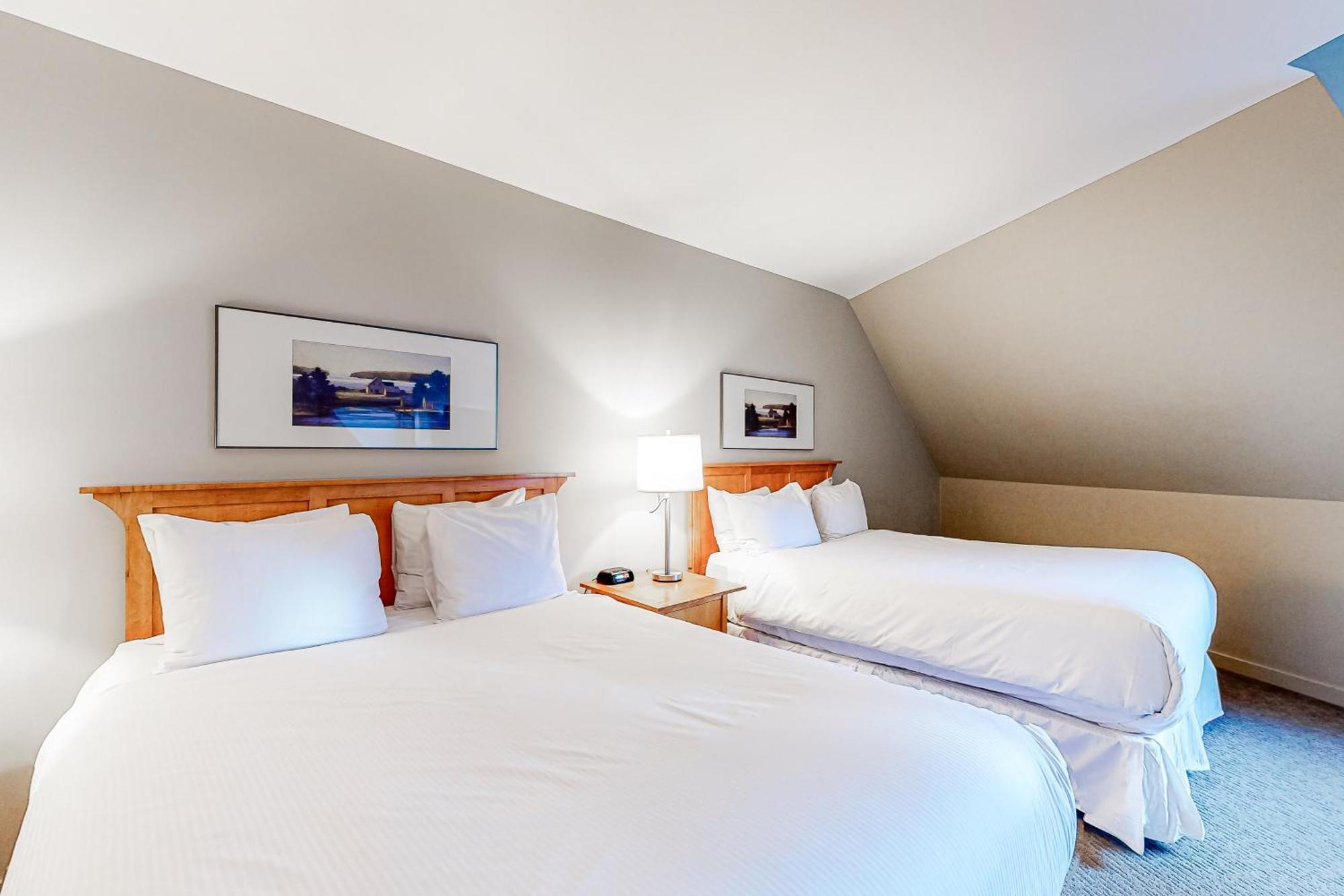 Whistler Peak Lodge Room photo