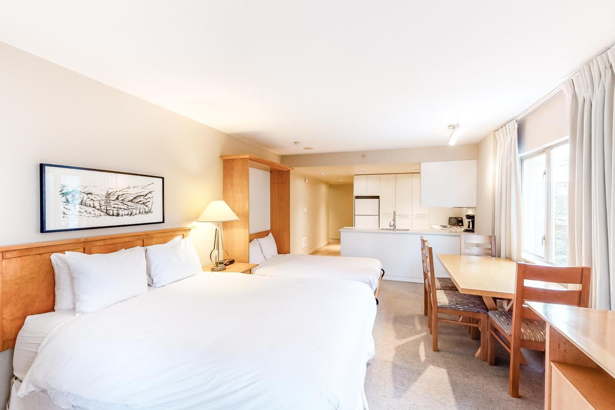 Whistler Peak Lodge Room photo