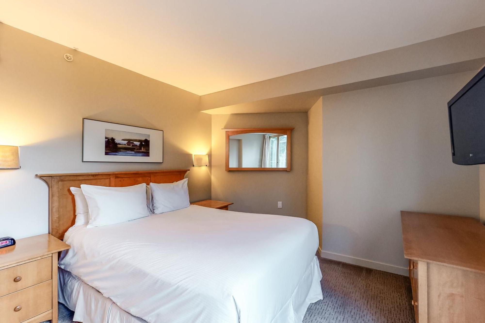Whistler Peak Lodge Room photo