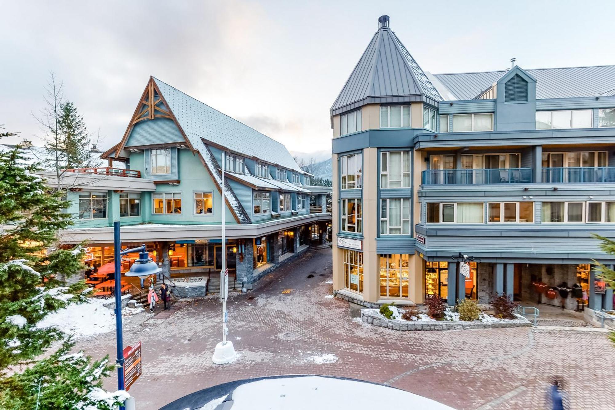 Whistler Peak Lodge Room photo