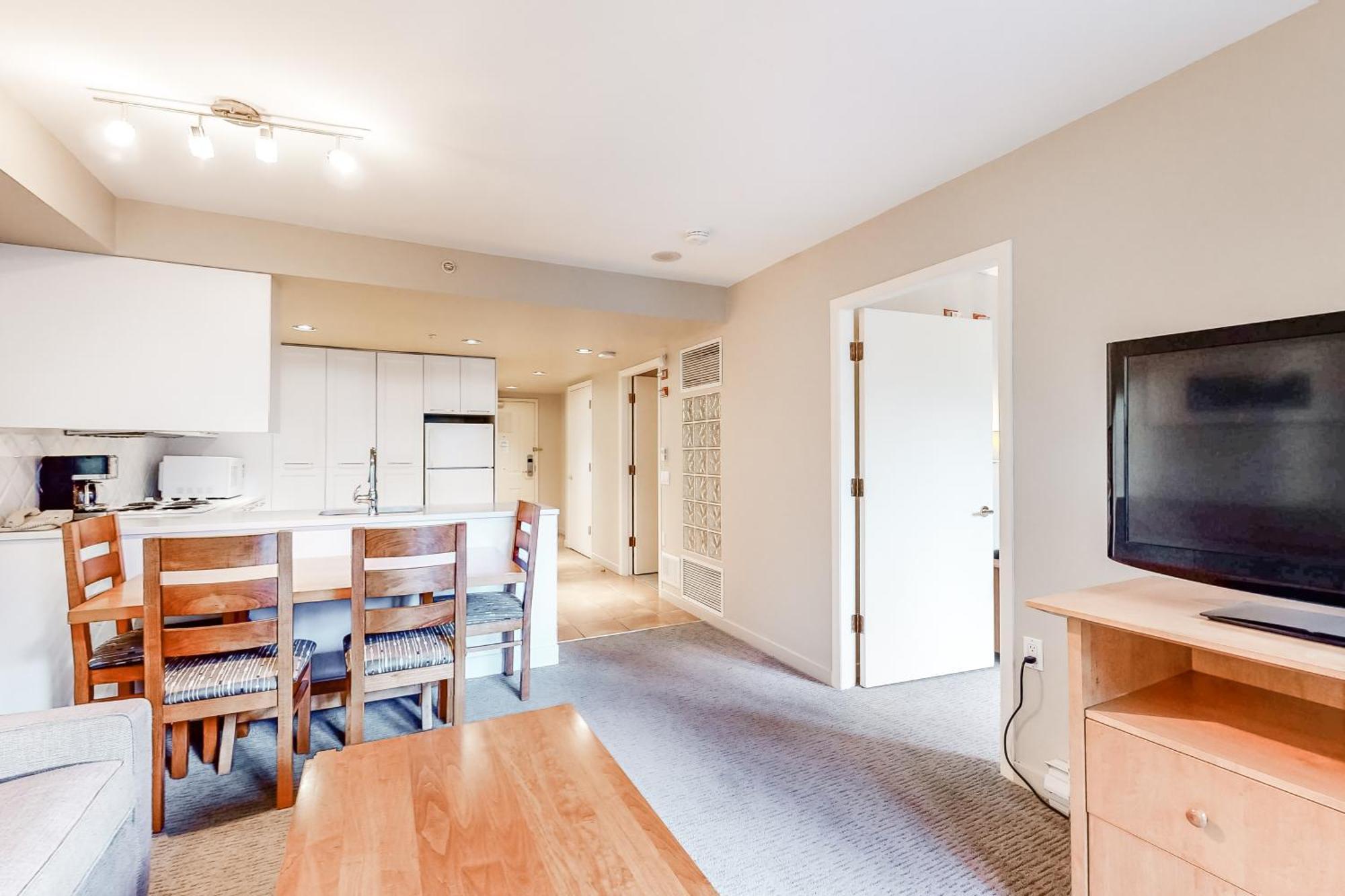Whistler Peak Lodge Room photo
