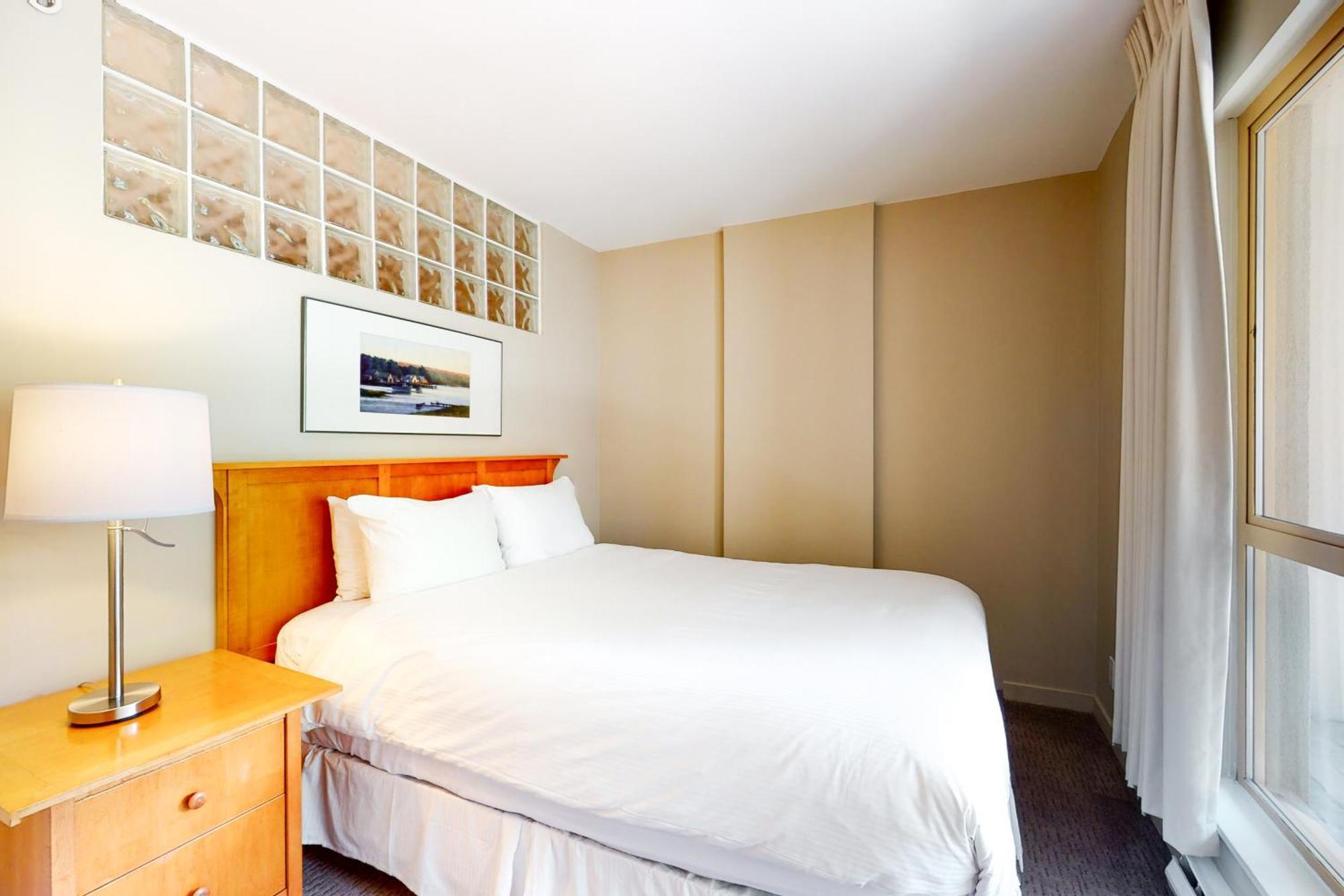 Whistler Peak Lodge Room photo
