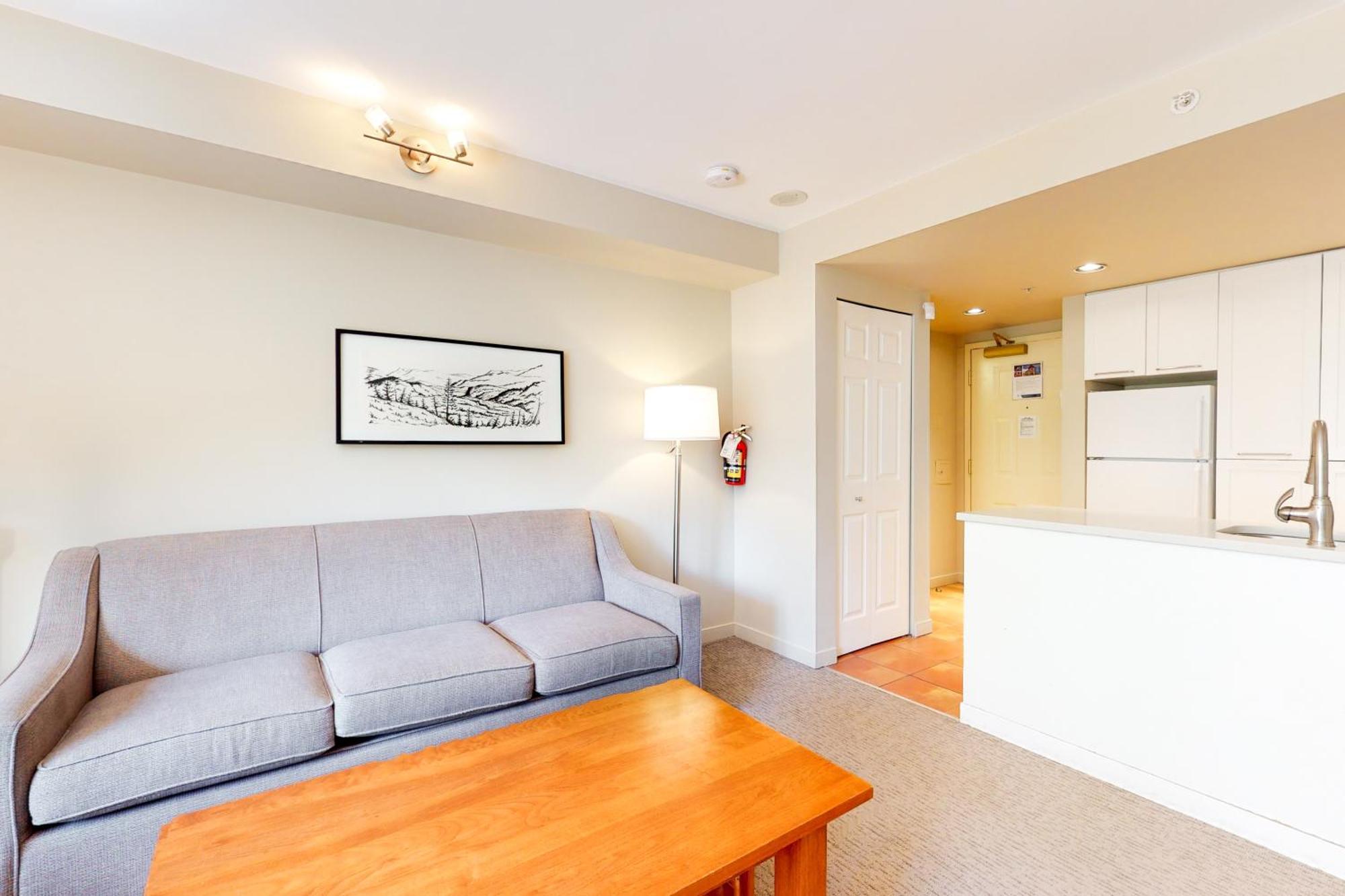 Whistler Peak Lodge Room photo