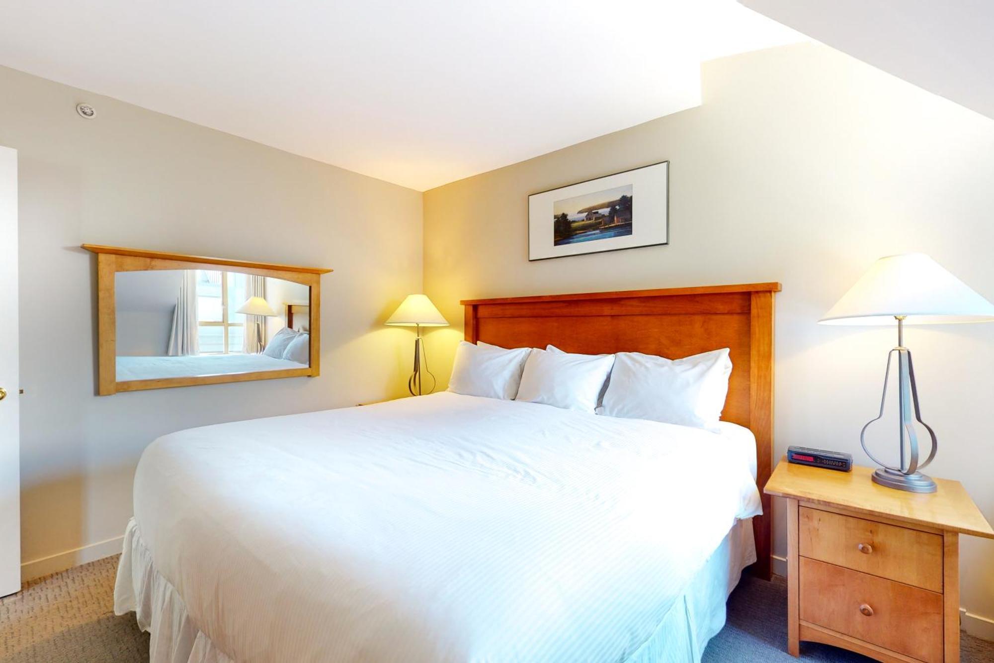 Whistler Peak Lodge Room photo