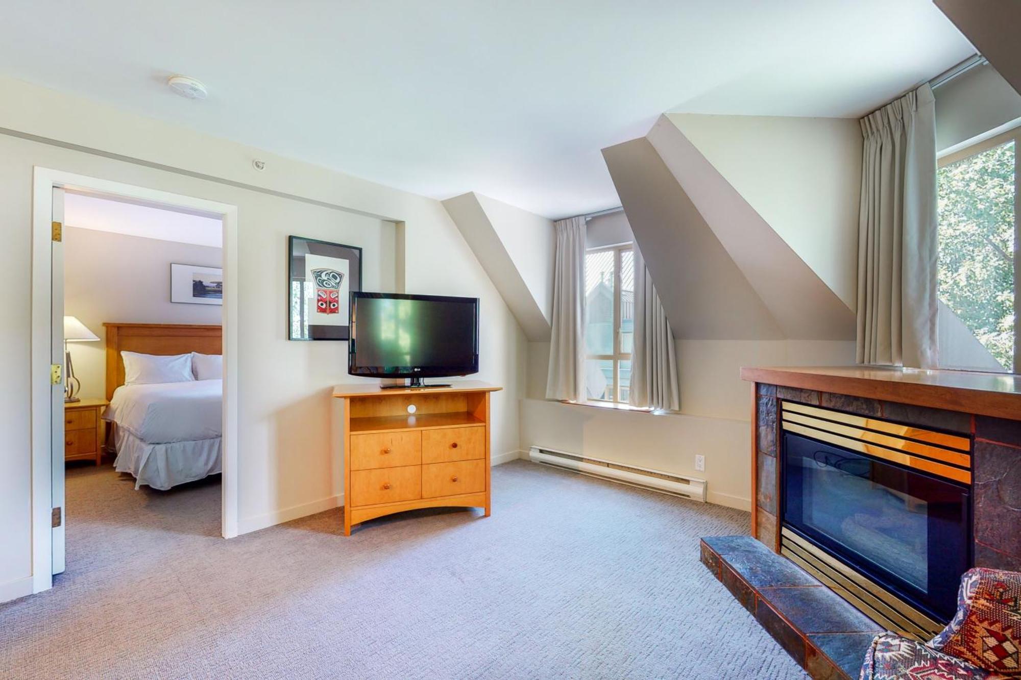 Whistler Peak Lodge Room photo